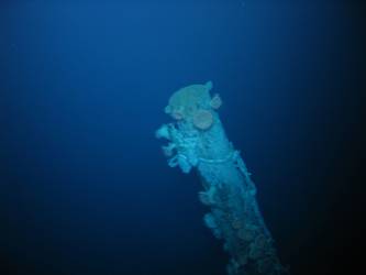 Samson post situated on well deck